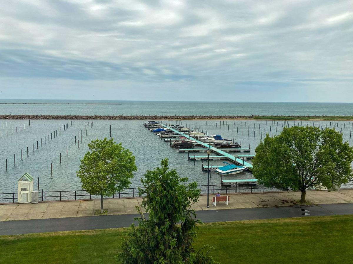 Clarion Hotel Conference Center On Lake Erie Dunkirk Exteriör bild