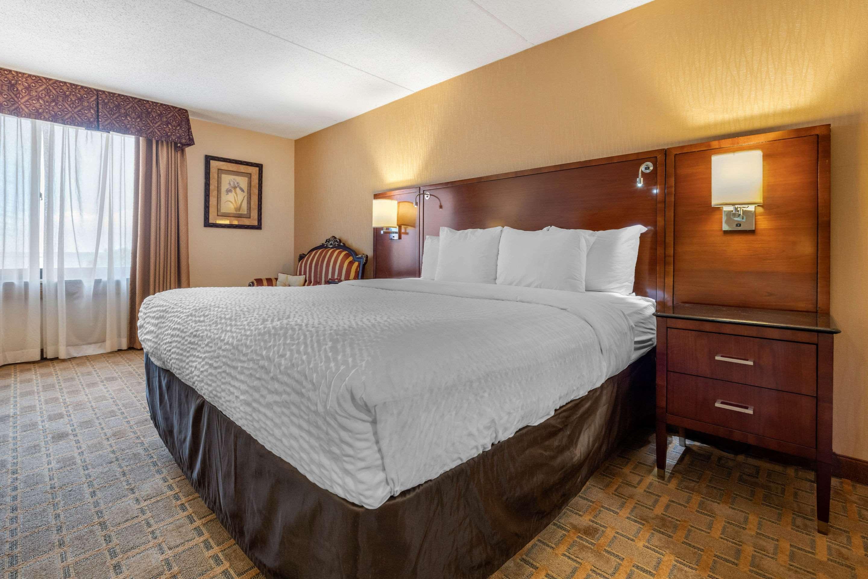 Clarion Hotel Conference Center On Lake Erie Dunkirk Exteriör bild