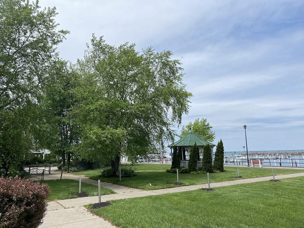 Clarion Hotel Conference Center On Lake Erie Dunkirk Exteriör bild