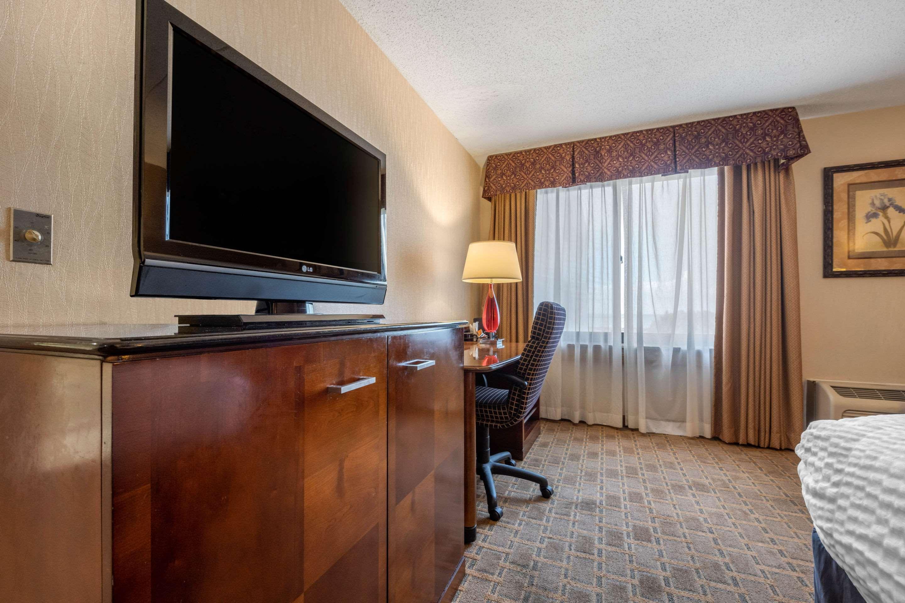 Clarion Hotel Conference Center On Lake Erie Dunkirk Exteriör bild